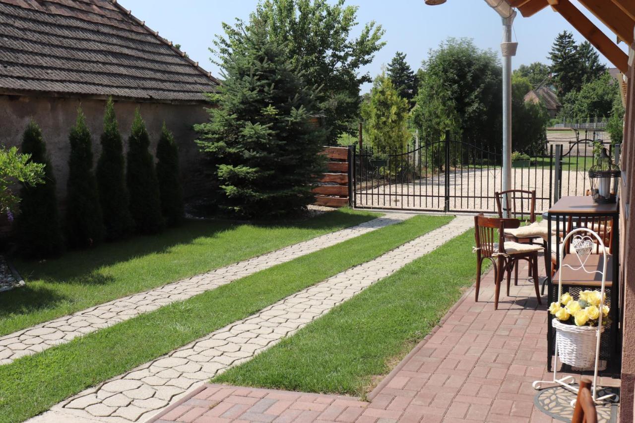 Hotel Lidia Vendeghaz Tata Zewnętrze zdjęcie
